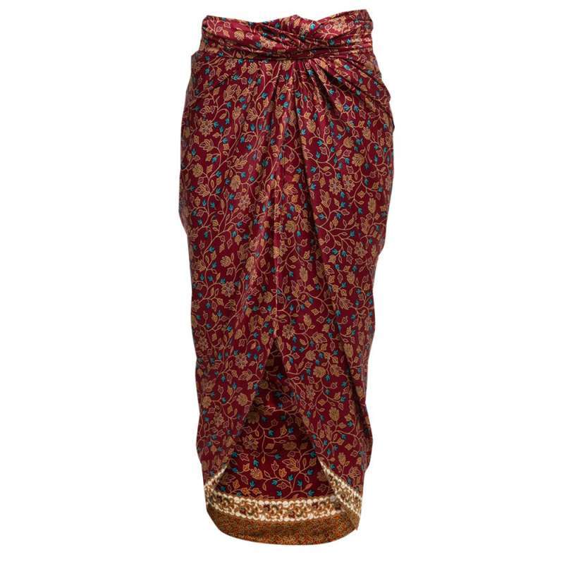 Atasan yang Cocok untuk Rok Batik Panjang, Kamu Harus Punya, Nih!