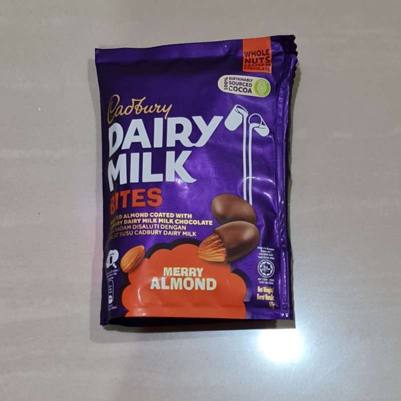 Jual Coklat Cadbury Dairy Milk Bites Merry Almond 50 Gram di Seller