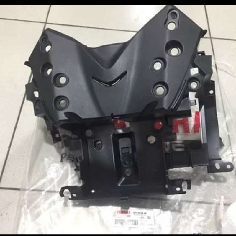 Jual TAMENG DEPAN DALAM TEMPAT BOX AKI XMAX 250 ORIGINAL YAMAHA di