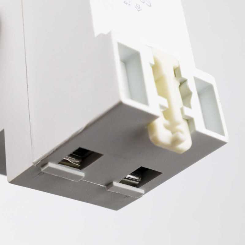 Promo Glo - Hdp Din Rail Over Under Voltage Protection 230v 40a - Tdgq ...