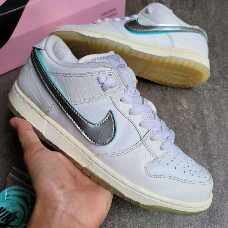 nike sb dunk low diamond supply co white diamond