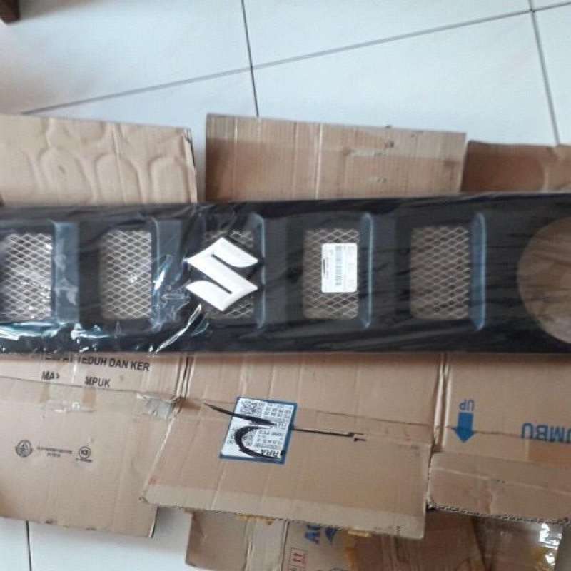 Promo Grill Depan Jimny Logo Suzuki Jimny Katana Diskon 15% di Seller