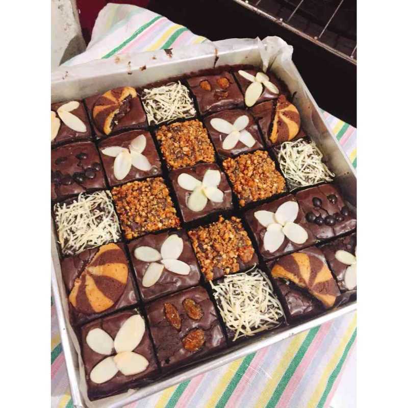 Jual (Hanya Sameday/Instant Toko Jakarta) Fudgy Brownies Ukuran 20 x 20 cm Mix Topping di