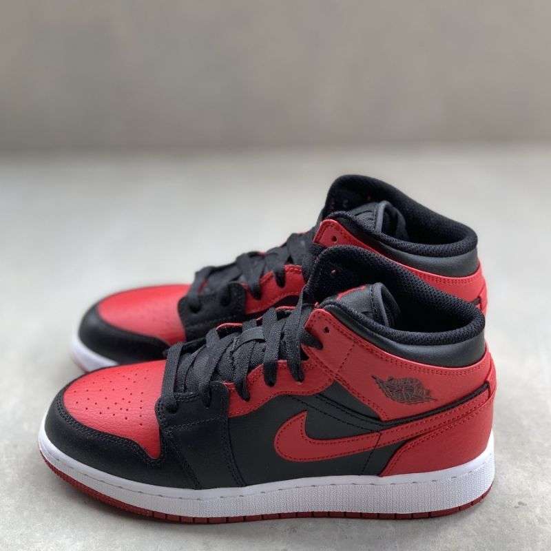 Jual NIKE AIR JORDAN 1 MID BANNED GYM RED 40 Red Black di Seller