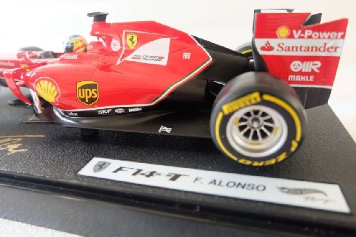 Bburago 1:43 Kimi Räikkönen Ferrari F14 T #7 formula 1 2014 CK79185