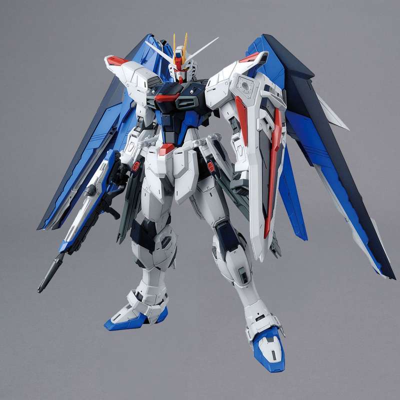 Bandai MG 1/100 ZGMF-X10A Freedom Gundam Ver.2.0 Clear Color Gundam