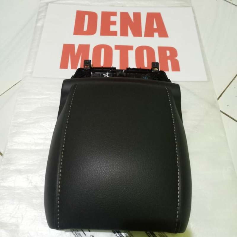 Armrest Innova Reborn: Kenyamanan dan Fungsionalitas yang Terintegrasi