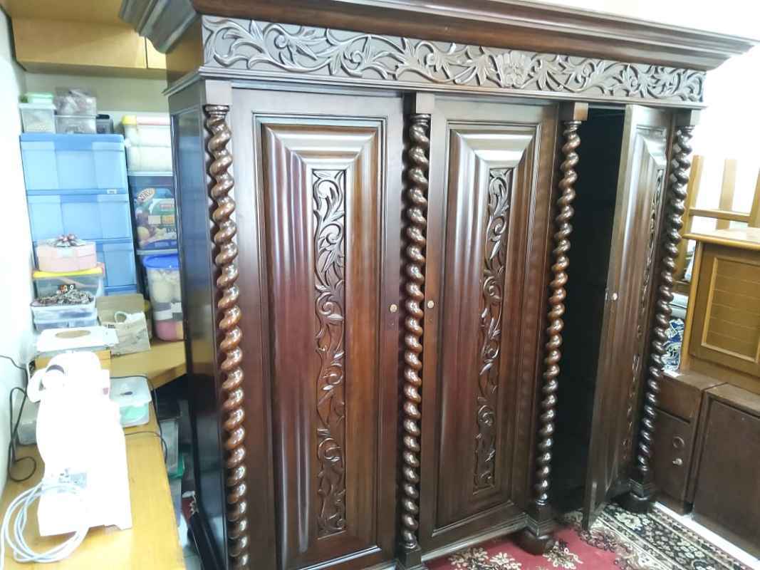 Jual Dijual Lemari Antik Van Der Pool 3 Pintu Jati Tua Asli. di Seller