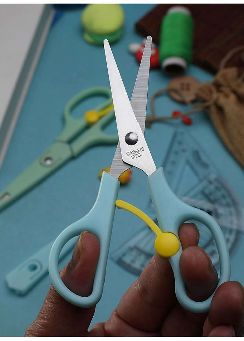 Jual FLIP FLIP Tiny Bites Scissors Food Shears Gunting Makanan Bayi dan Anak Gunting ATK Kertas