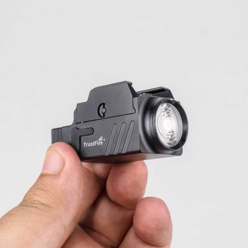 Klarus MI7 Torcia LED Mini 700 Lumen Con LED CREE XP-L HI V3 - Alimentazione AA/14500 - Impermeabile IPX-8