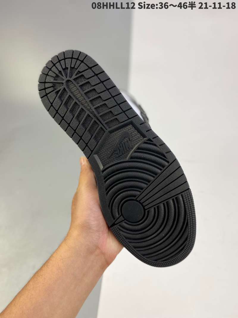 nike aj1 black and white