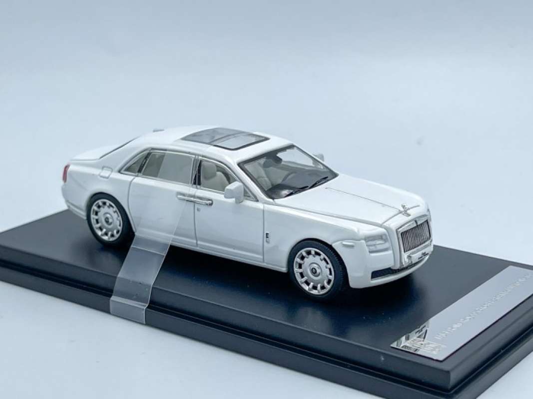 Promo Scale 64 Diecast DCM Rolls Royce Phantom Coupe White Diskon 23