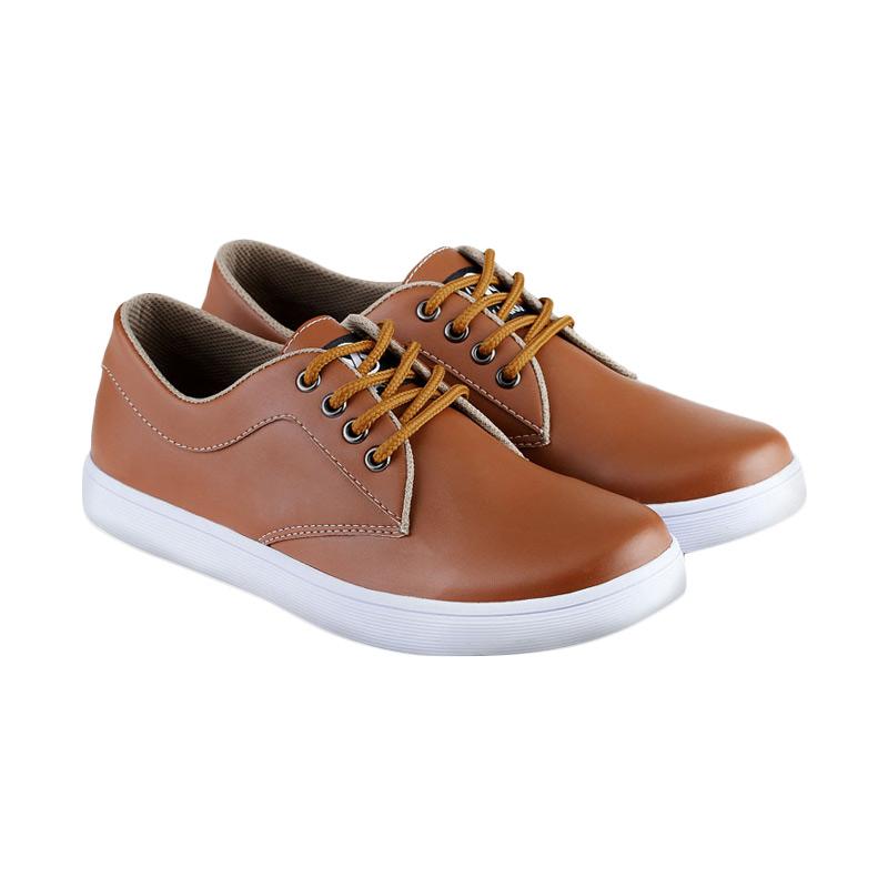 Jual Varka V101 Sepatu Casual Pria - Coklat Online - Harga & Kualitas Terjamin