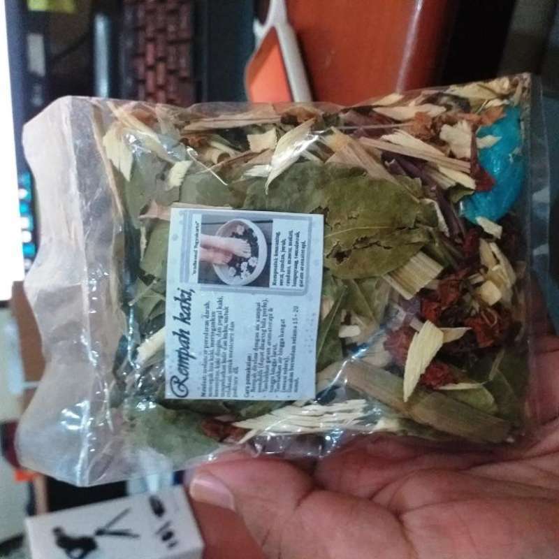 rendam kaki dengan air garam