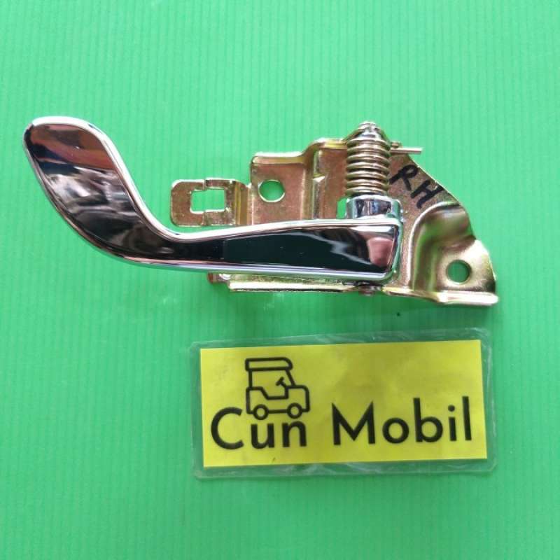 handel pintu dalam mitsubishi kuda tahun 2000 warna crome kanan