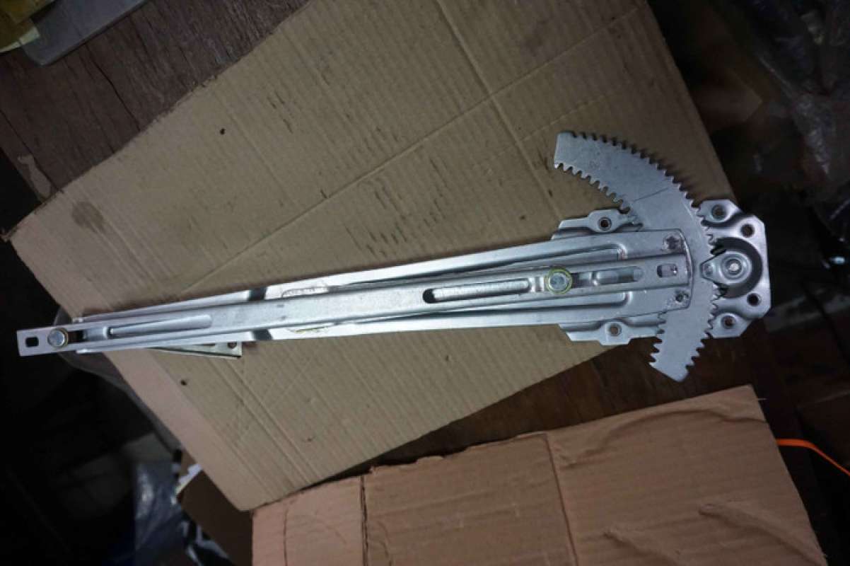 Jual Regulator Kaca Pintu Depan Suzuki Katana Jimny Carry 1.0 ST-100