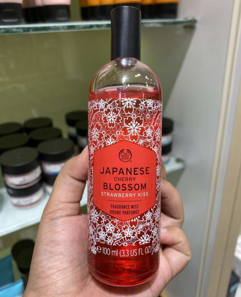 Jual THE BODY SHOP JAPANESE CHERRY BLOSSOM STRAWBERRY KISS FRAGRANCE MIST di Seller