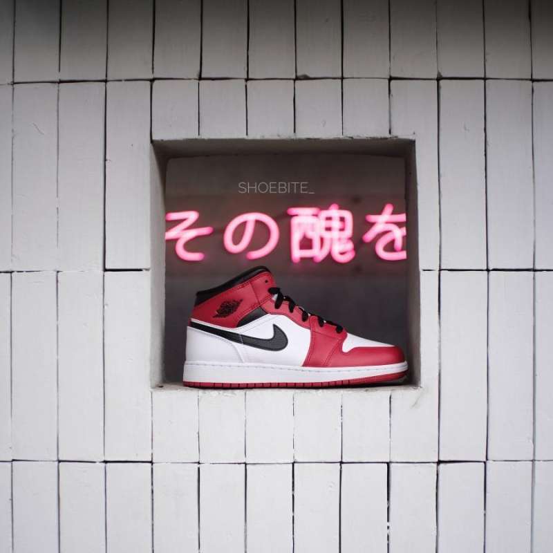 nike air jordan 1 mid chicago white 2020