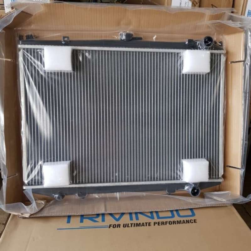 Радиатор nissan x-trail t30. Вентилятор радиатора ниссан тиида. Радиатор ниссан х-трейл т30. Радиатор двс nissan. Радиатор на ниссан х трейл.