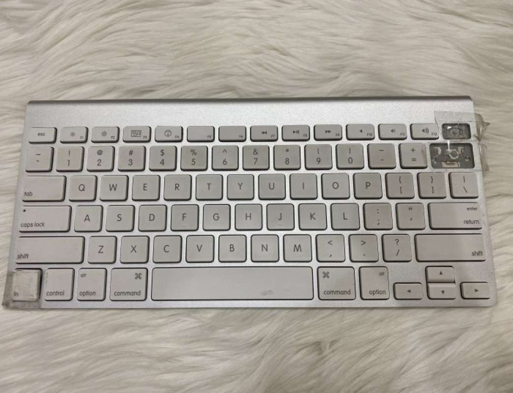 Jual KEYBOARD IPAD PRO SECOND FUNGSI NORMAL KONDISI SEPERTI DIFOTO di