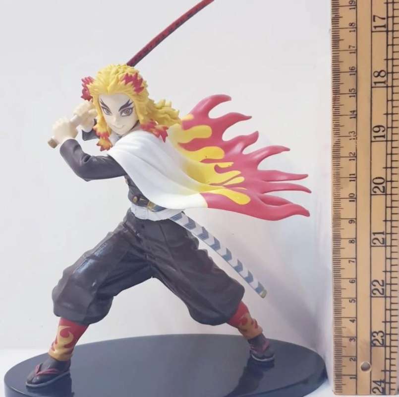 Jual Action Figure Demon Slayer Kyojuro Rengoku Pake Pedang di Seller
