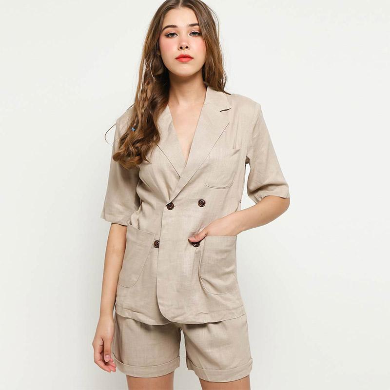 10 Kombinasi Warna Baju dan Celana yang Cocok, Yuk Cobain!