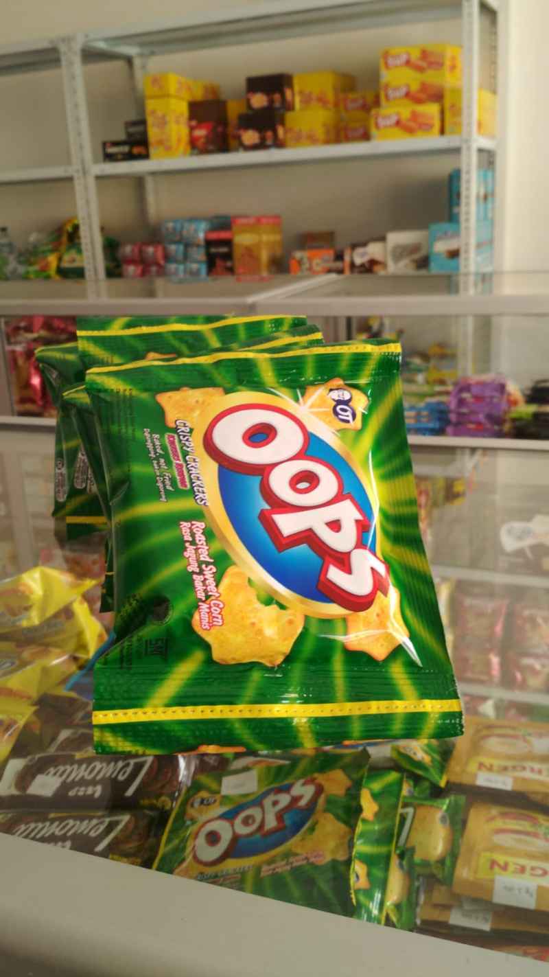 Jual OOPS Crispy Cracker Baked Chicken Tomato/Sweet corn [10x12gr] di ...