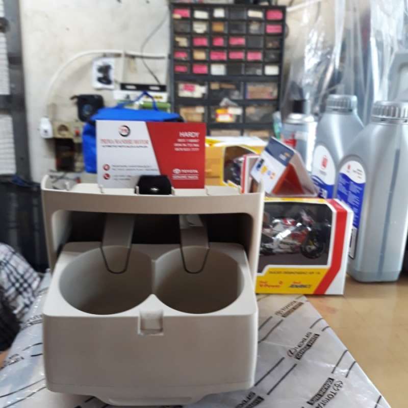 Jual CUP HOLDER KOTAK TEMPAT AIR MINUM TOYOTA INNOVA