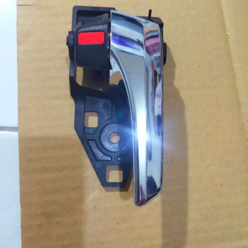 Fungsi Plastik pada Door Trim Toyota Sienta: Lebih dari Sekadar Estetika