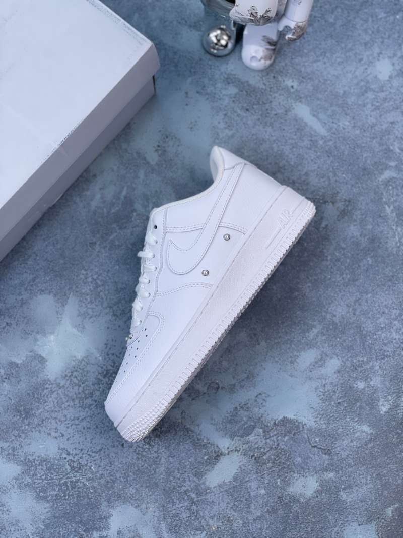 beli sepatu nike air force 1