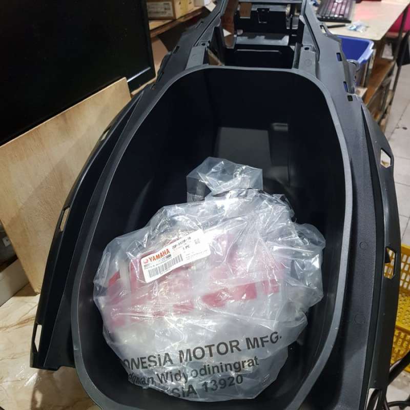 Promo BOX BAGASI HELEM TEMPAT AKI NMAX ASLI ORI YAMAHA 2DP-F473R-00