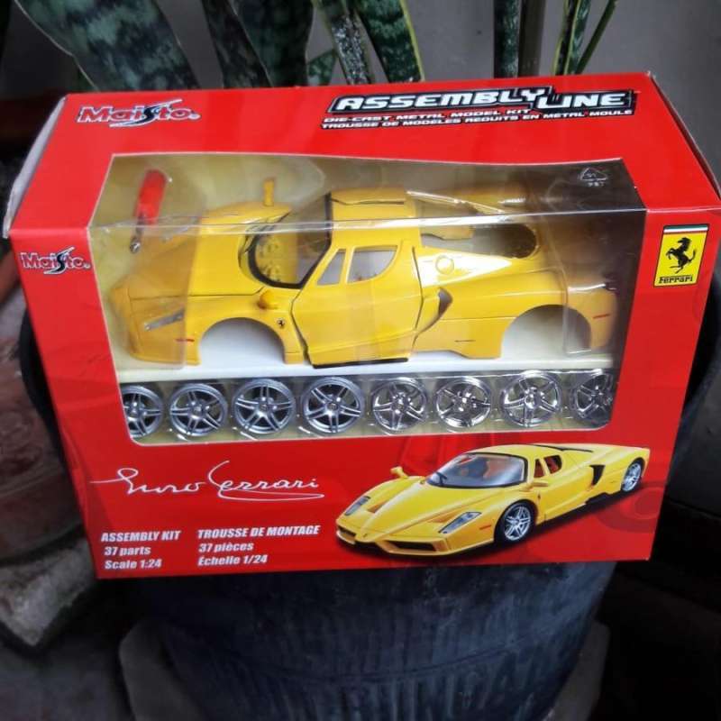 Maisto Kit Modellino Ferrari Enzo - Scala 1:24 Da Montare