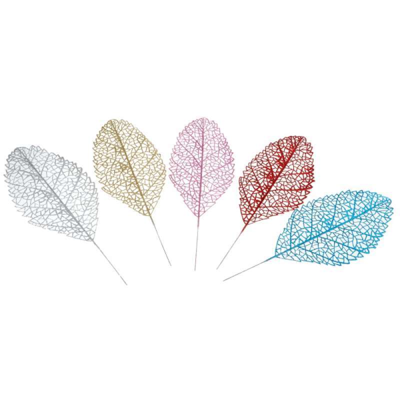 Picks leaves