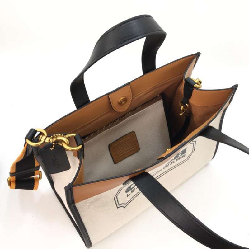 Jual Coach Tote Bag Field 30 With Coach Badge Online Maret 2021 | Blibli