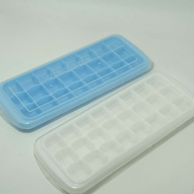 Jual Cetakan Es Batu Bahan Silikon - Wadah Es Batu Plus Penutup di ...