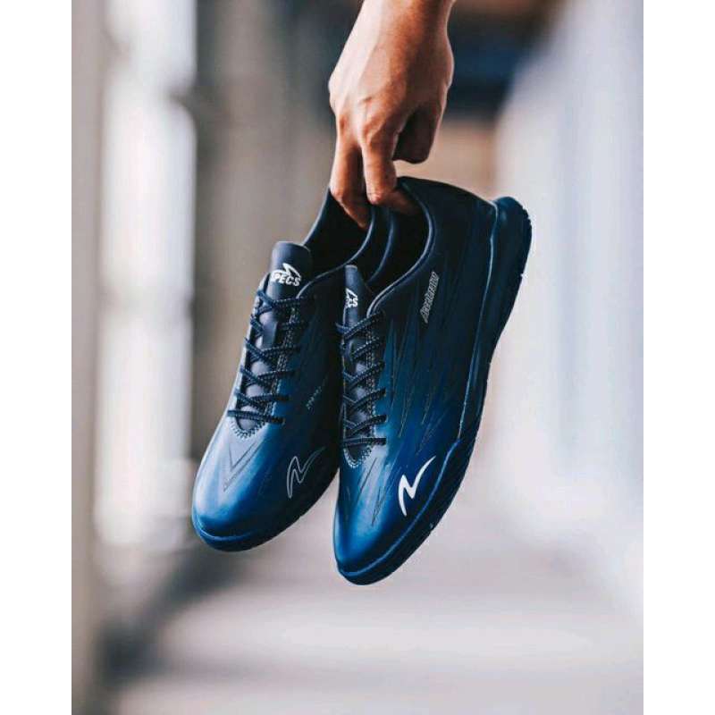 Jenis Sepatu Bola: Kiper, Flank, Winger, Bek, Striker dan Playmaker