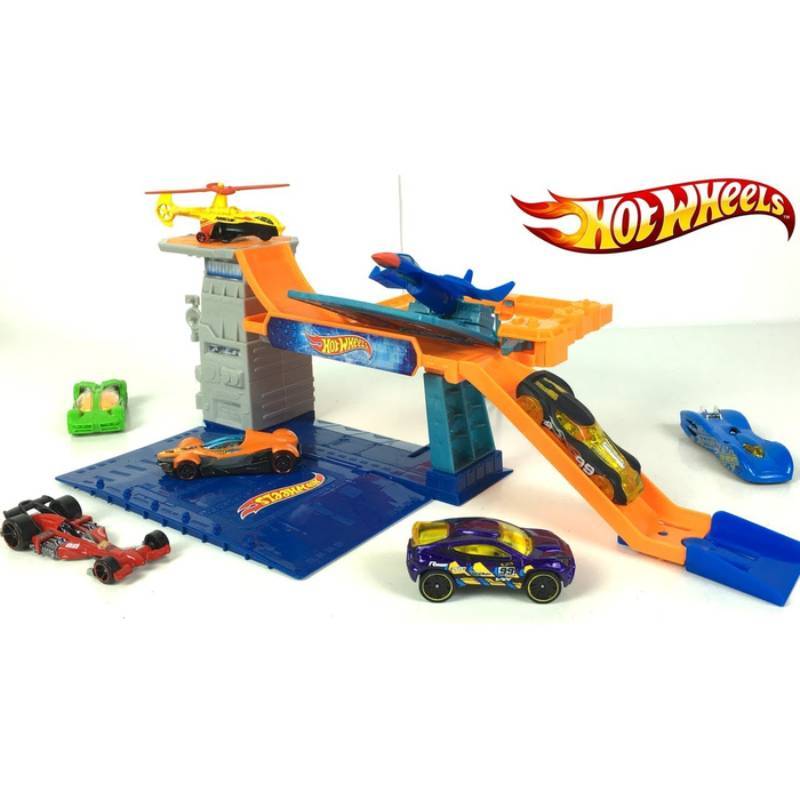 Hot wheels вертолет. Набор техники hot Wheels City super s.w.a.t. Copter (cjr34/cdk80) 1:64. Игрушки hot Wheels plane. Hot Wheels Sky show. Planes hot Wheels Sky show