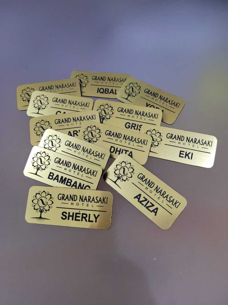Jual Name Tag Acrylic Badge Name Tag Gold Gravoply Premium di Seller ...