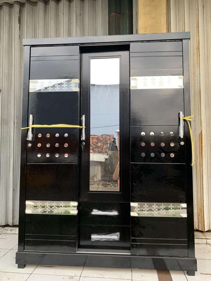 Jual lemari pakaian sleding 3 pintu / lemari sleding di Seller doa ibu