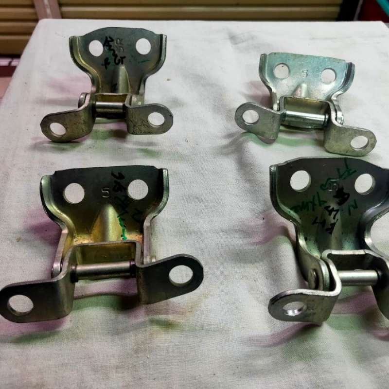 Jual engsel pintu depan set original daihatsu taruna di Seller Malindo
