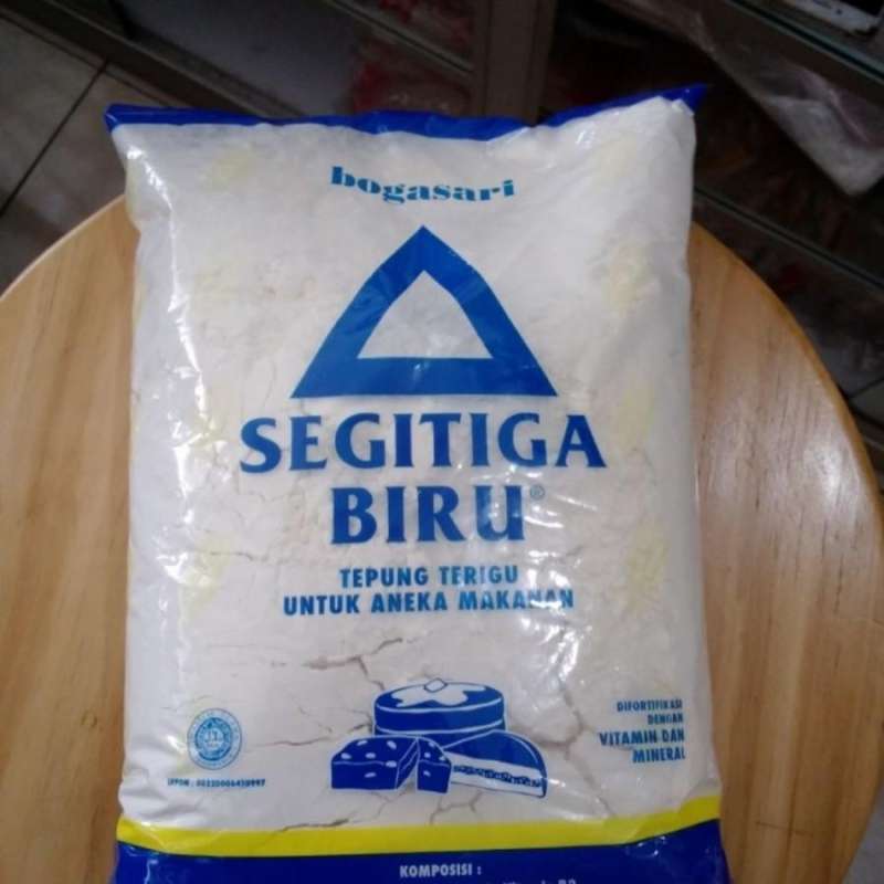 Jual Tepung Terigu Segitiga Biru 1 kg di Seller Rita Flamboyan ...