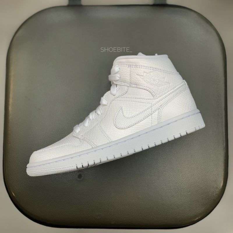 aj1 triple white mid