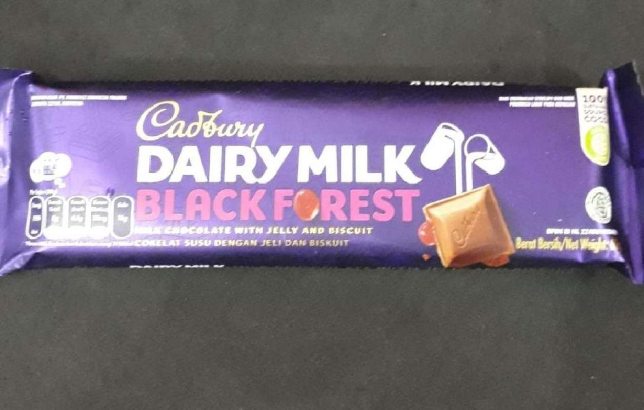 Jual CADBURY DAIRY MILK BLACK FOREST 62GR di Seller rojamart_dailyneeds