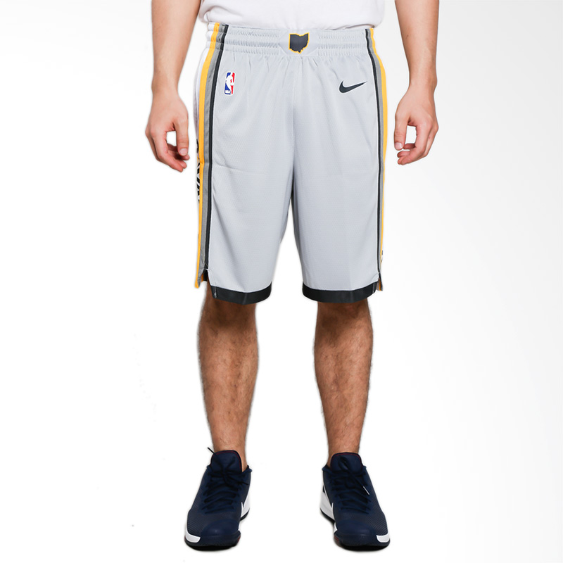 Bulls Nike White t-short. Short edition