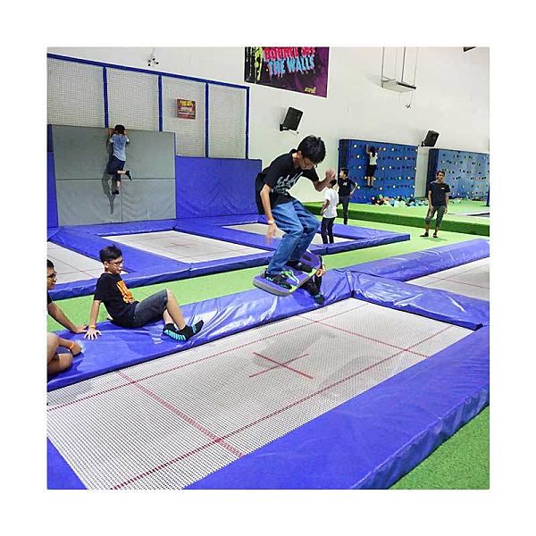 Jual Amped Trampoline Park Tiket Masuk Weekdays 1 Jam Locker Minum Online Desember 2020 Blibli