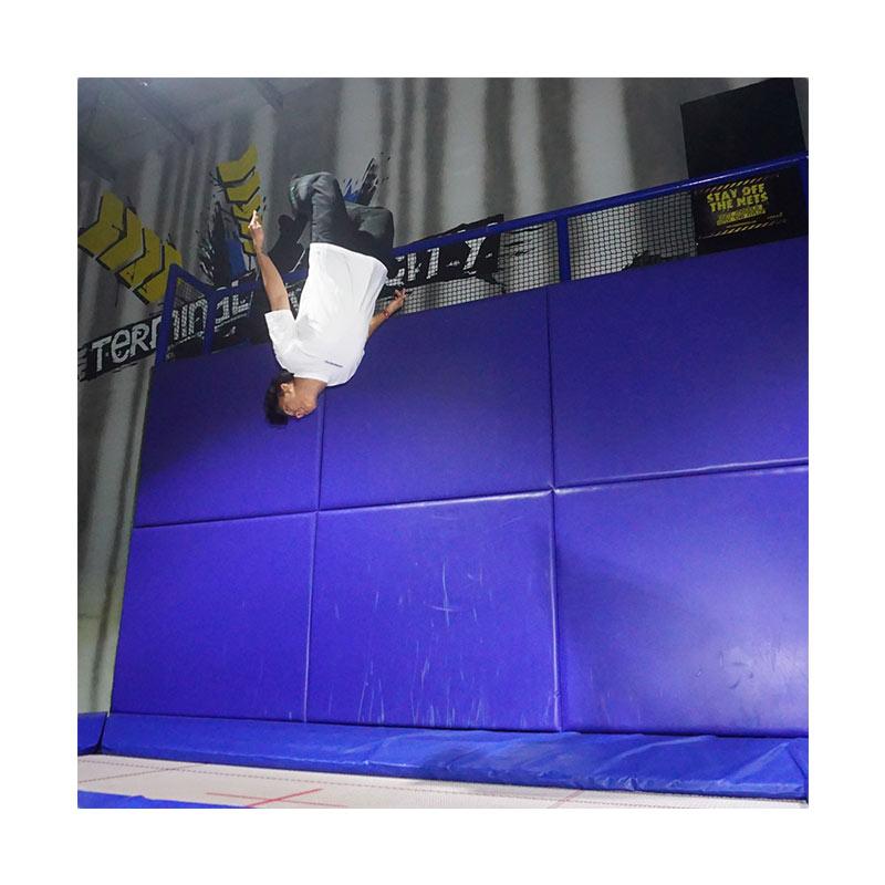 Jual Amped Trampoline Park Tiket Masuk [weekdays/ 1 Jam/ Locker & Minum