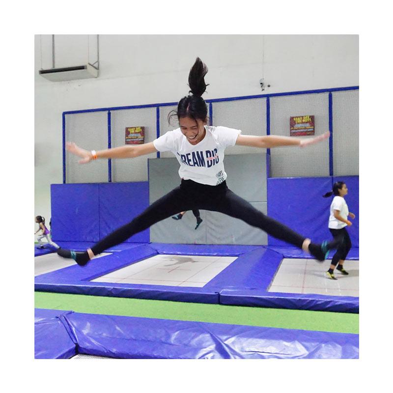 Jual Amped Trampoline Park Tiket Masuk [weekdays/ 1 Jam/ Locker & Minum