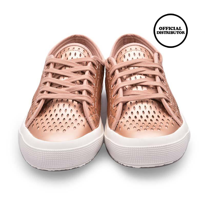 studded superga