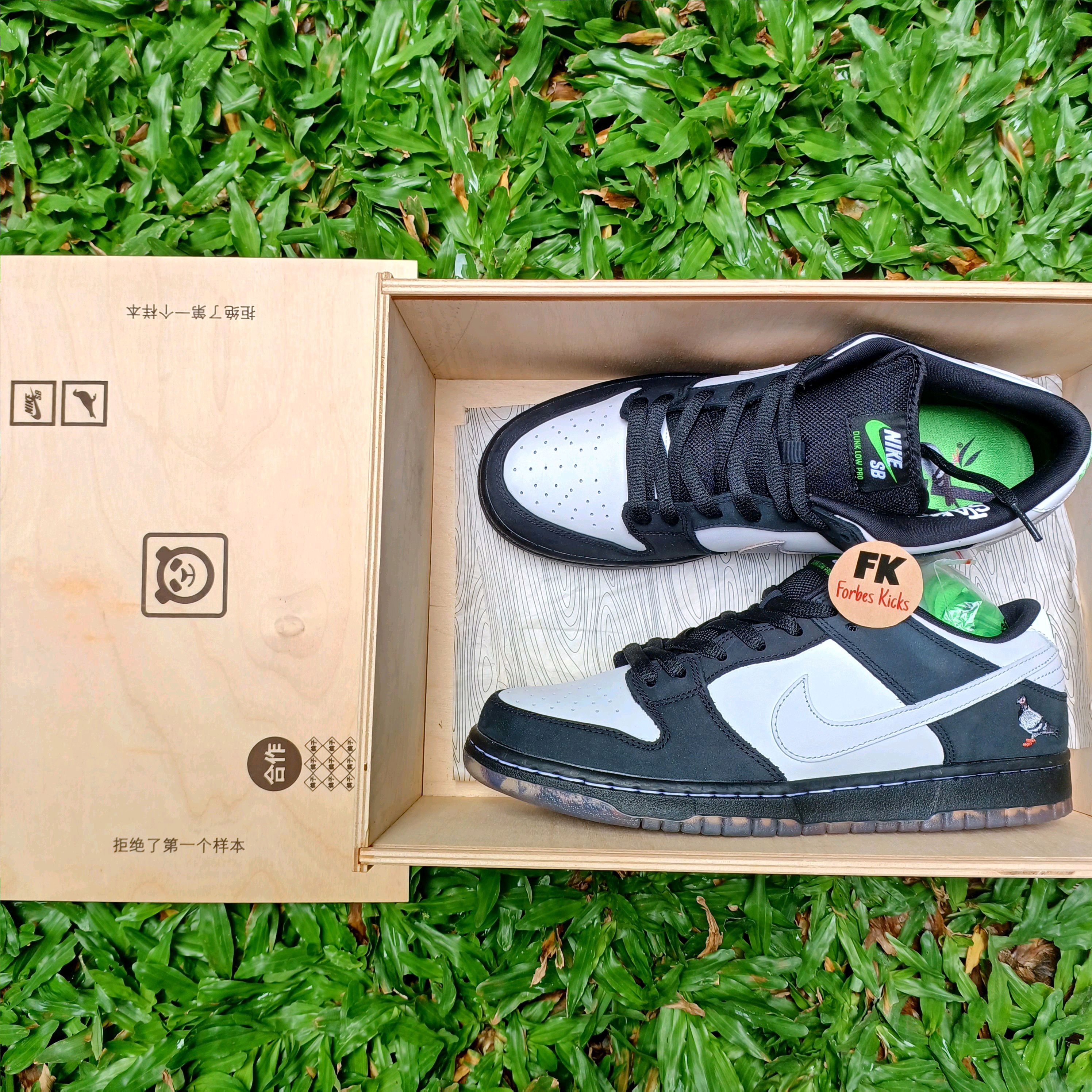 Sb dunk low sale staple panda pigeon