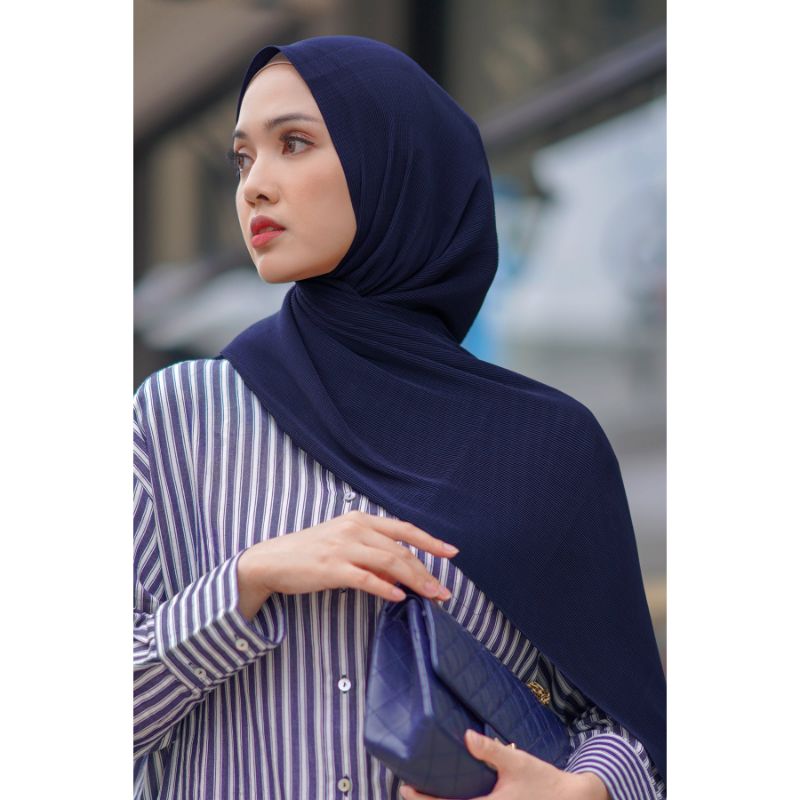 Warna Jilbab yang Cocok untuk Baju Biru Denim. Cek yuk! - Blibli Friends
